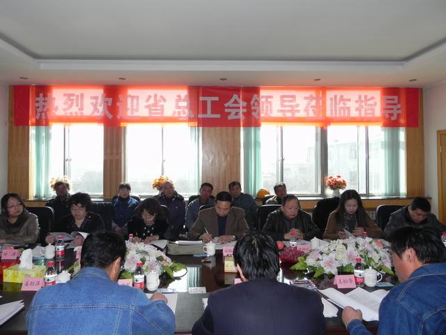 深入車間班組、“零距離”接觸職工、體驗(yàn)職工生活、傾聽(tīng)職工心聲